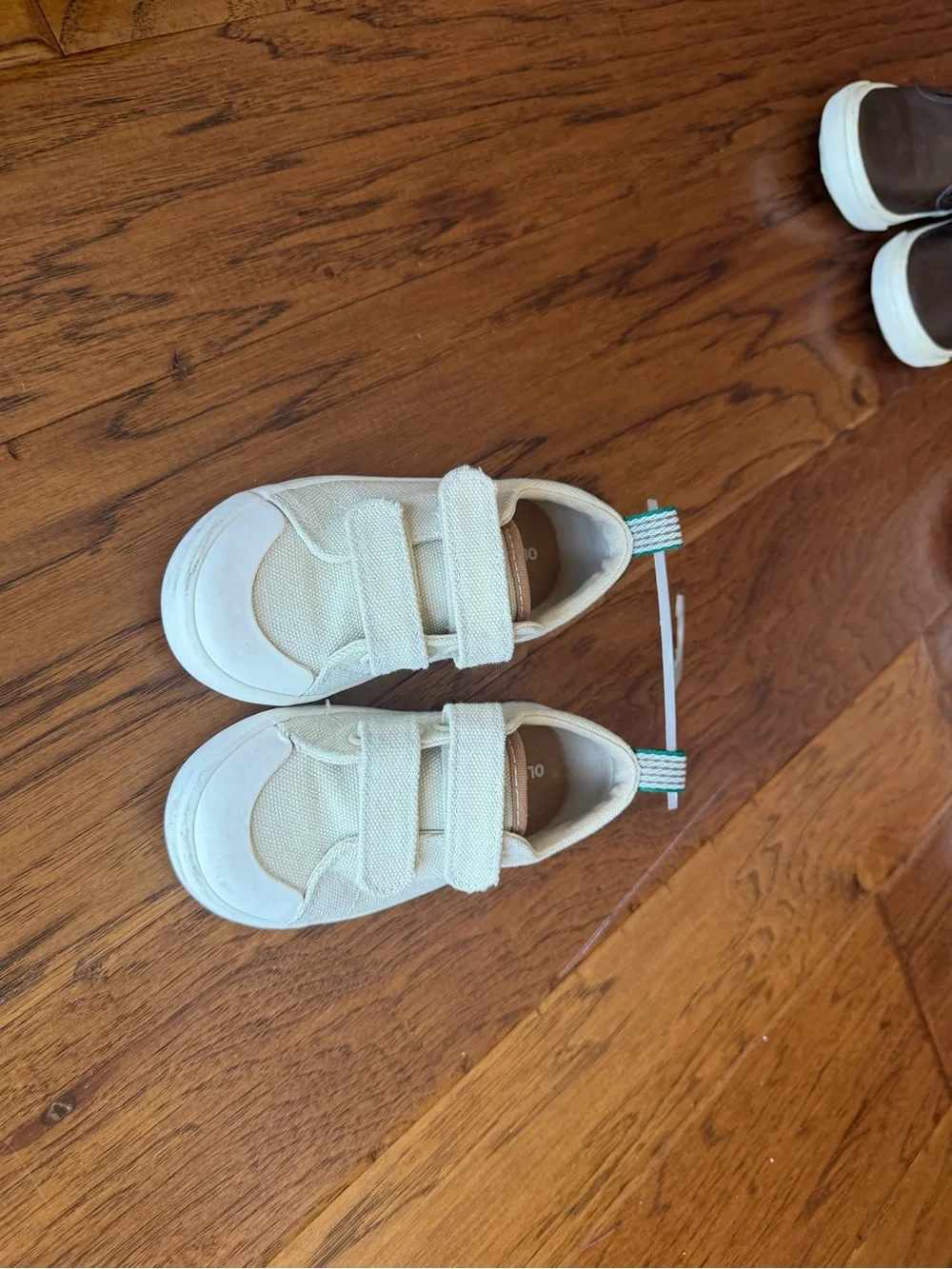 Old Navy Kids Canvas Velcro Sneakers in Cream and Olive Green toddler boy size 7